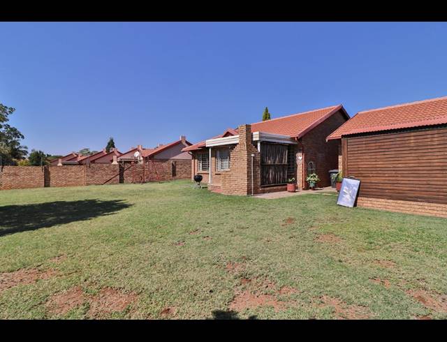 3 BEDROOM SIMPLEX SOLD IN MAGALIESKRUIN